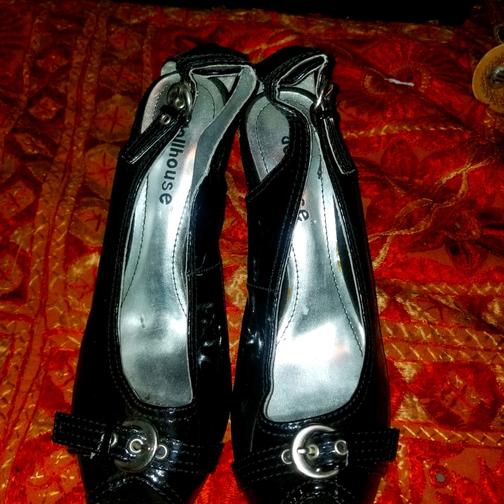 peep toed patten leather heels